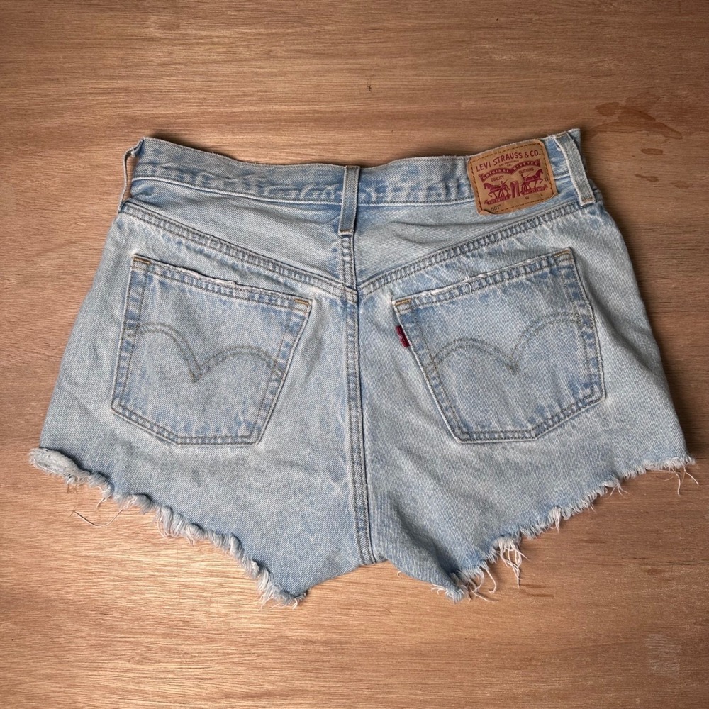 Levis 501 Womens High Rise Button Fly Light Wash Denim Cut Off Shorts Size 29 - Picture 12 of 13